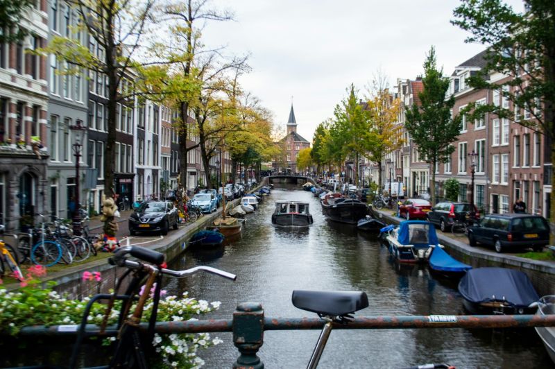 Amsterdam citytrip plannen met grachten musea en lokale buurten